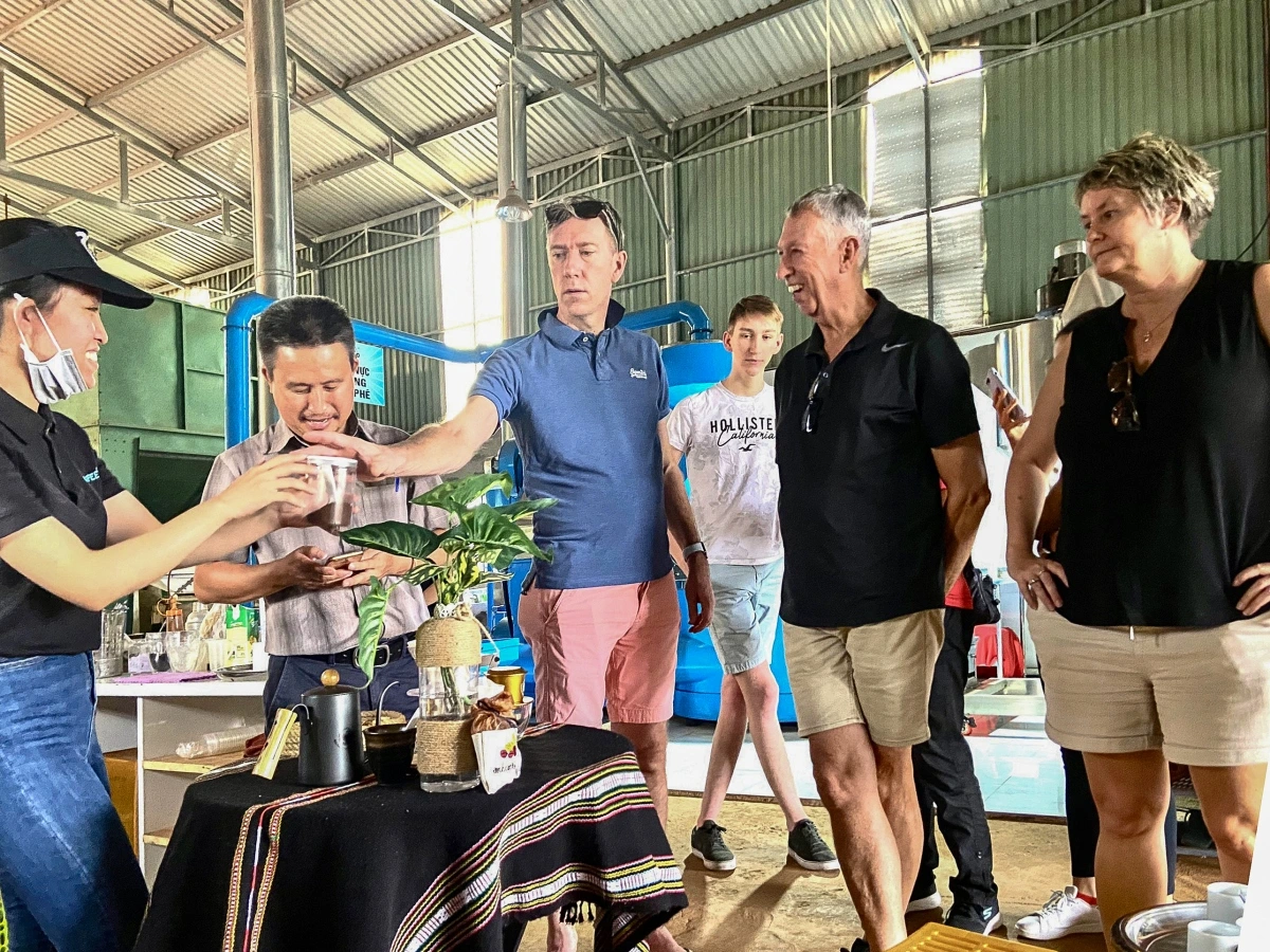 Immerse yourself in the coffee experience tour in the Ma village in the image 3